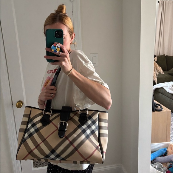 Burberry Jeannie Diaper Bag Novacheck Amazon like new condition with dust bag - Picture 15 of 15